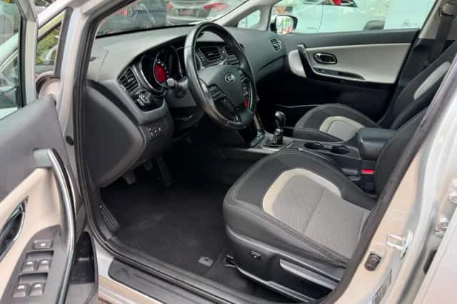 Kia Cee'd (2015) thumbnail 4