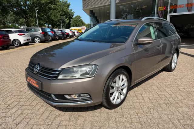 Volkswagen Passat (2011) thumbnail 1