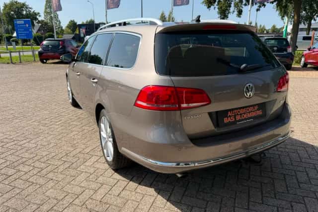 Volkswagen Passat (2011) thumbnail 3