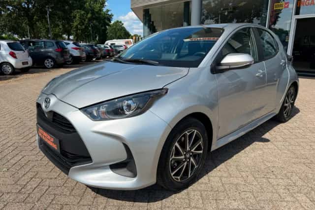 Toyota Yaris (2024) thumbnail 1