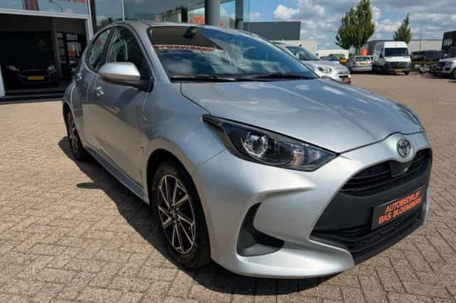 Toyota Yaris (2024) thumbnail 2