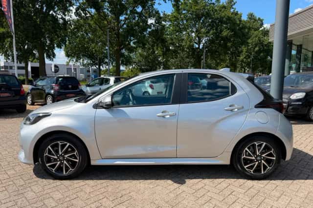 Toyota Yaris (2024) thumbnail 4