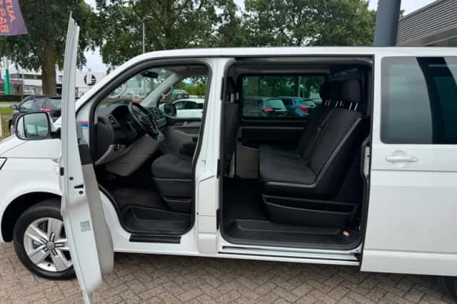 Volkswagen Transporter (2018) thumbnail 4
