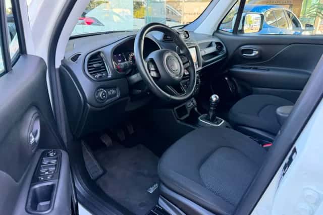 Jeep Renegade (2020) thumbnail 5