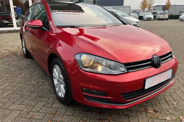 Volkswagen Golf (2015) thumbnail 2