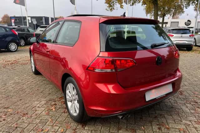 Volkswagen Golf (2015) thumbnail 3