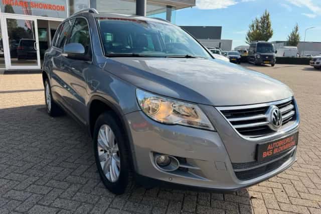 Volkswagen Tiguan (2010) thumbnail 2