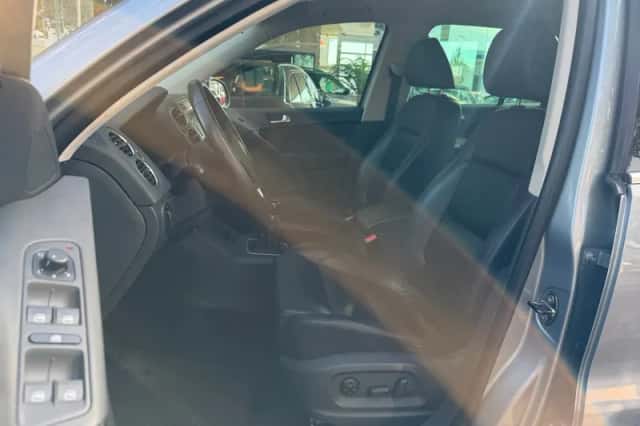 Volkswagen Tiguan (2010) thumbnail 6