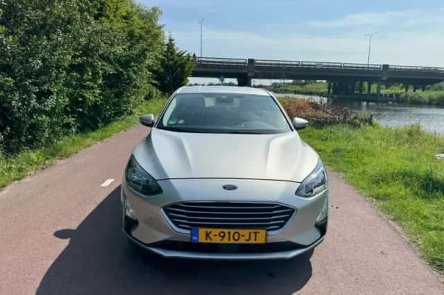 Ford Focus (2021) thumbnail 2