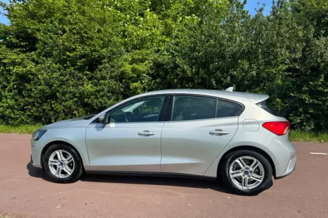 Ford Focus (2021) thumbnail 4
