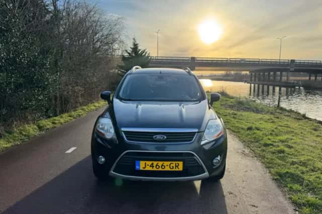 Ford Kuga (2009) thumbnail 2