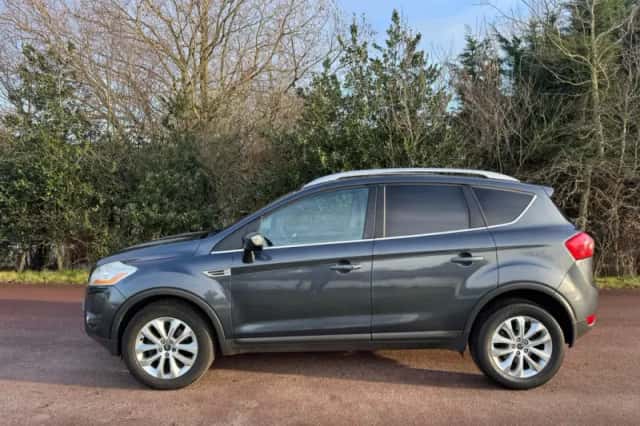 Ford Kuga (2009) thumbnail 4