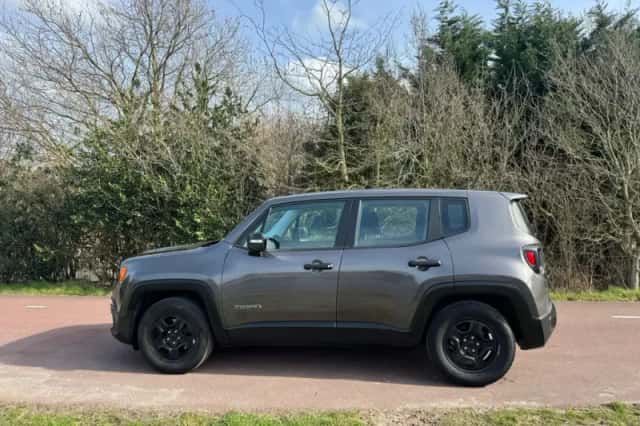 Jeep Renegade (2017) thumbnail 4