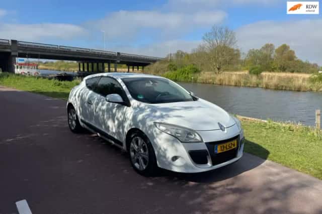 Renault Mégane (2010) thumbnail 1