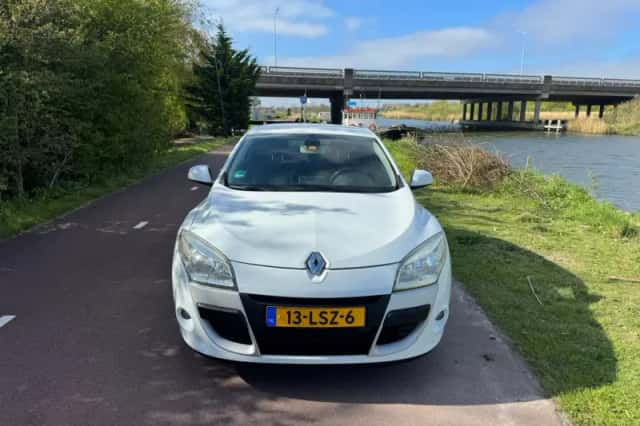 Renault Mégane (2010) thumbnail 2
