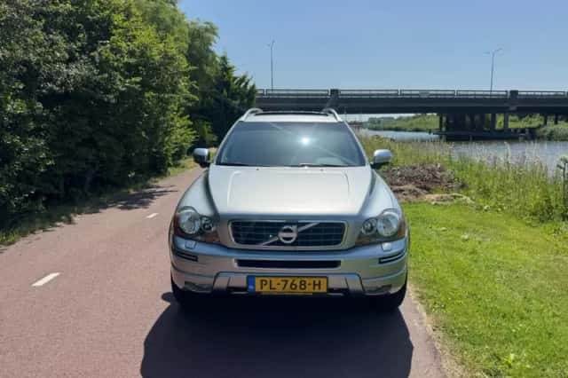 Volvo XC90 (2013) thumbnail 2