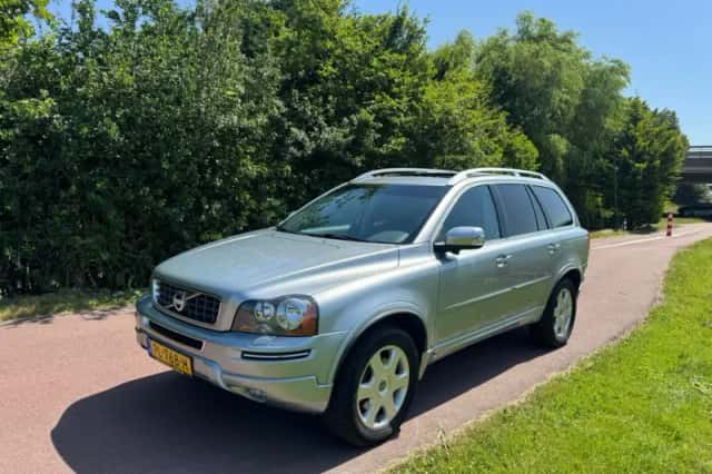 Volvo XC90 (2013) thumbnail 3