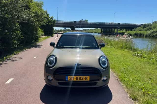 MINI Cooper (2018) thumbnail 2