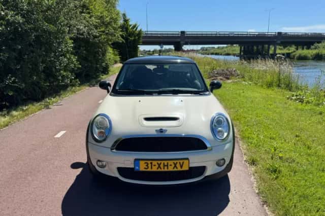 MINI Cooper S (2007) thumbnail 2
