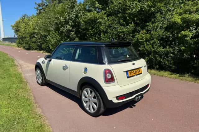 MINI Cooper S (2007) thumbnail 5
