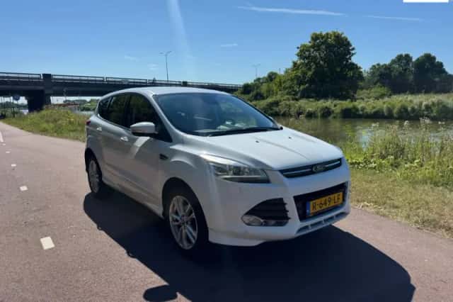 Ford Kuga (2016) thumbnail 1