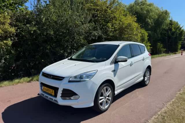 Ford Kuga (2016) thumbnail 3
