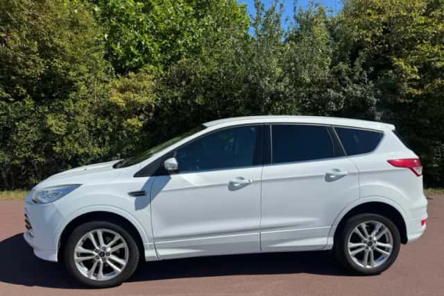Ford Kuga (2016) thumbnail 4