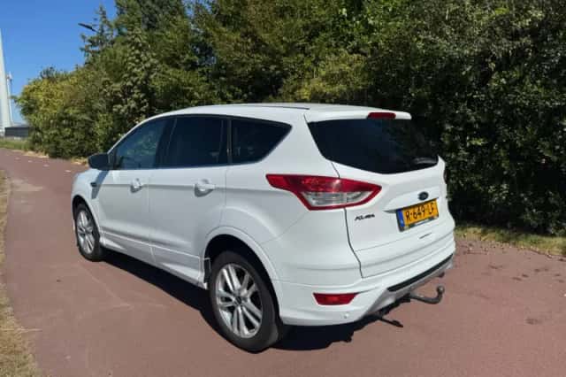 Ford Kuga (2016) thumbnail 5
