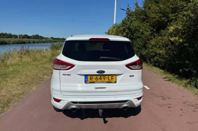 Ford Kuga (2016) thumbnail 6