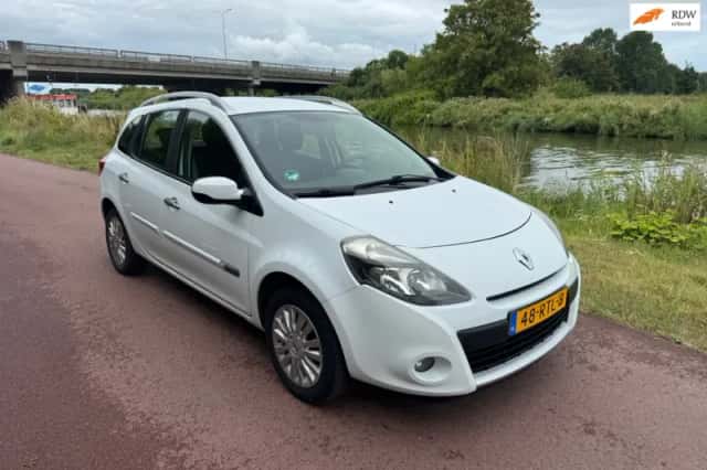 Renault Clio (2011) thumbnail 1
