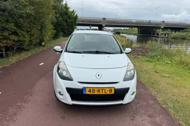 Renault Clio (2011) thumbnail 2