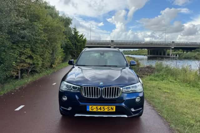 BMW X3 (2016) thumbnail 2
