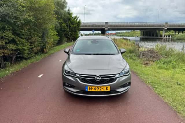Opel Astra (2016) thumbnail 2