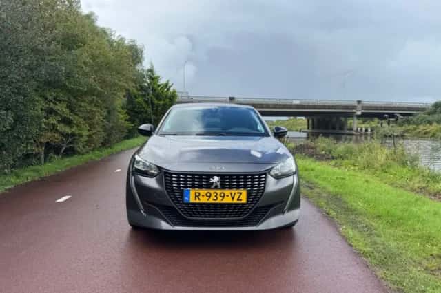 Peugeot 208 (2022) thumbnail 2
