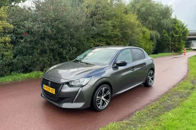 Peugeot 208 (2022) thumbnail 3