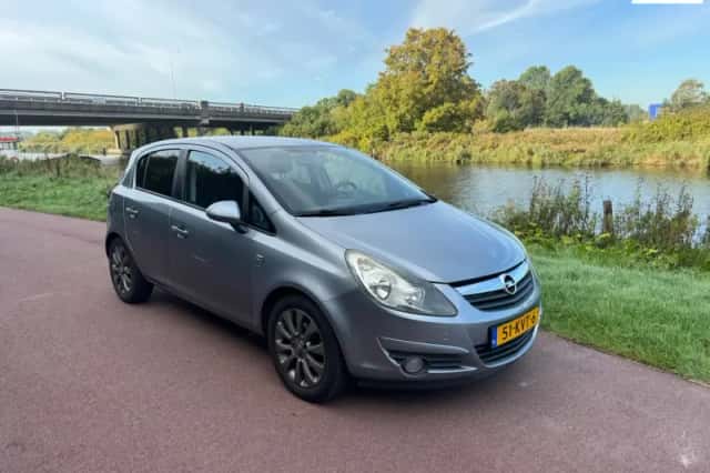 Opel Corsa (2010) thumbnail 1