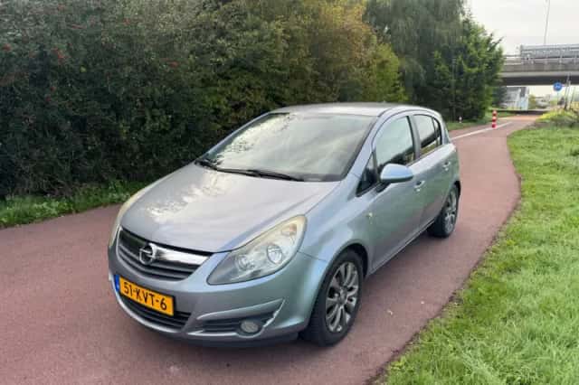 Opel Corsa (2010) thumbnail 2