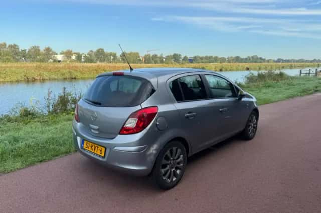 Opel Corsa (2010) thumbnail 4