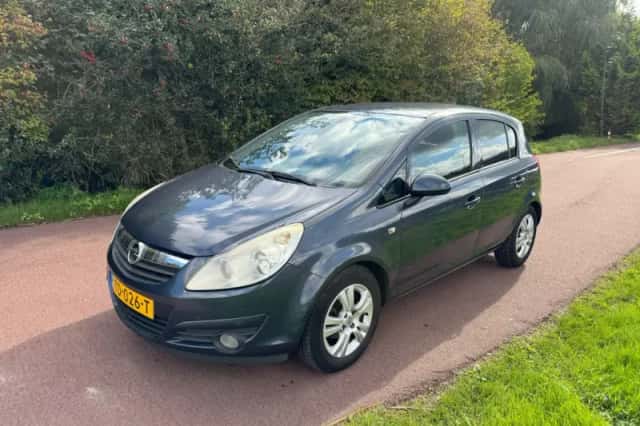 Opel Corsa (2008) thumbnail 2