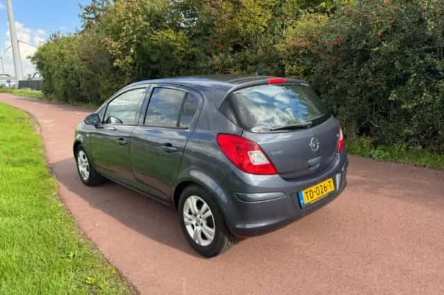 Opel Corsa (2008) thumbnail 4