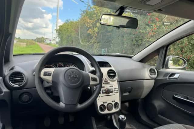 Opel Corsa (2008) thumbnail 6