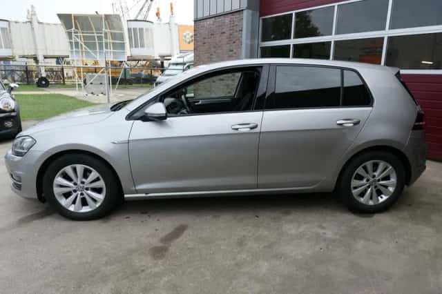 Volkswagen Golf (2015) thumbnail 2