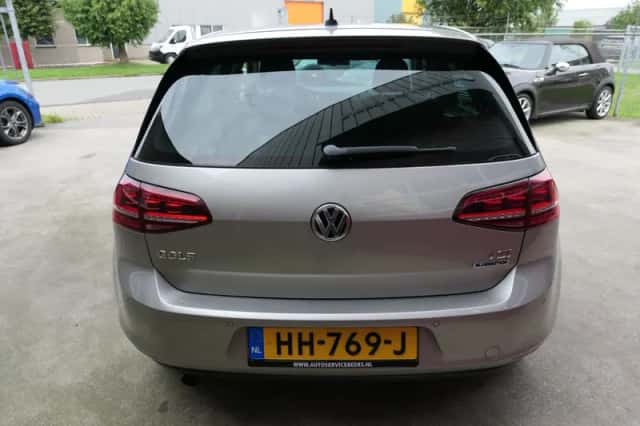 Volkswagen Golf (2015) thumbnail 4