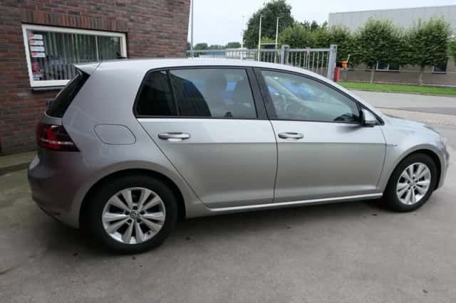 Volkswagen Golf (2015) thumbnail 5
