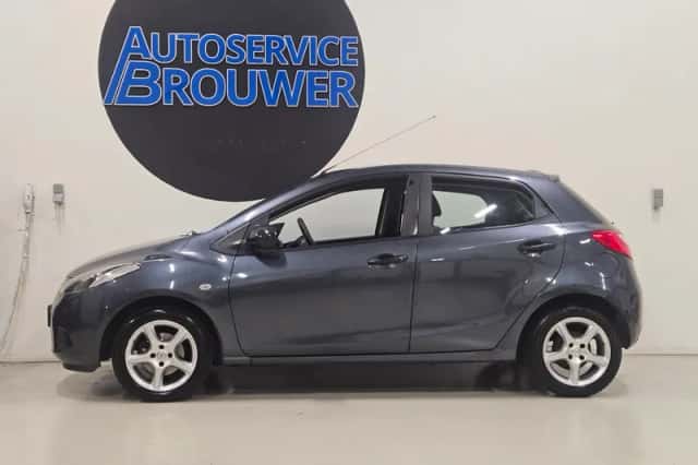 Mazda 2 (2008) thumbnail 4