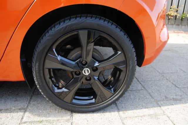 Nissan Micra (2017) thumbnail 4