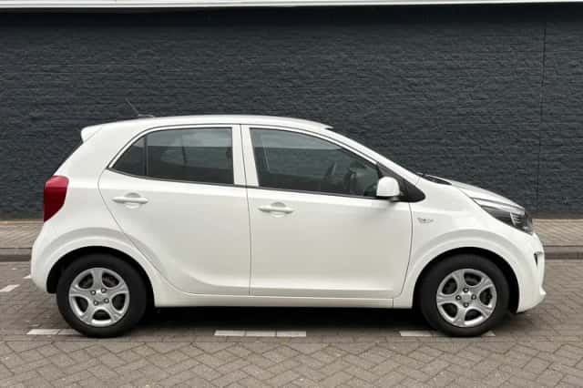 Kia Picanto (2021) thumbnail 3