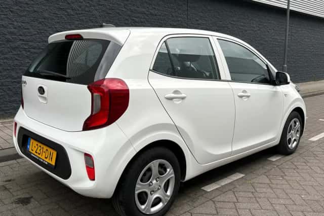 Kia Picanto (2021) thumbnail 4