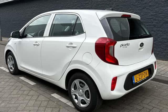 Kia Picanto (2021) thumbnail 5