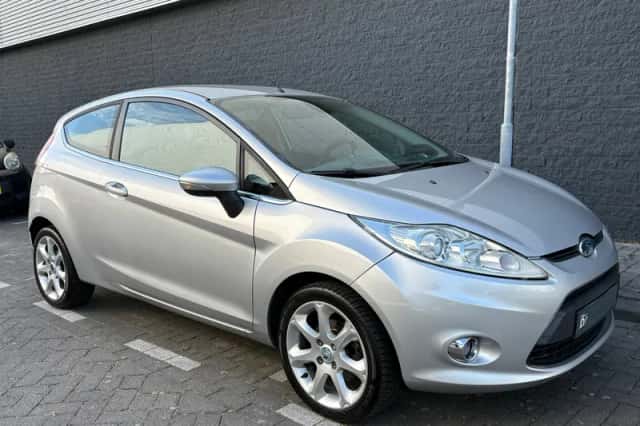 Ford Fiesta (2010) thumbnail 2